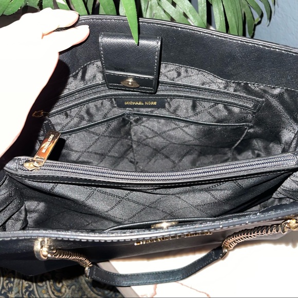 Michael Kors Teagan Black Large Tote - Picture 9 of 10